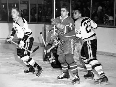 Civil rights leader John Lewis drops ceremonial puck with NHL's first black  player, Willie O'Ree, at Caps game